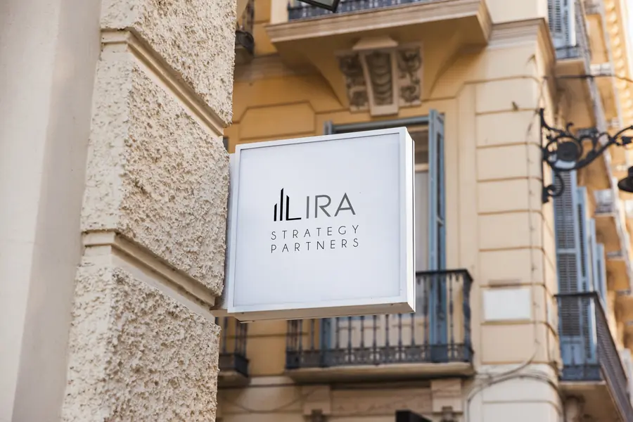 Cartel exterior de Lira Partners, imagen 4 de 4